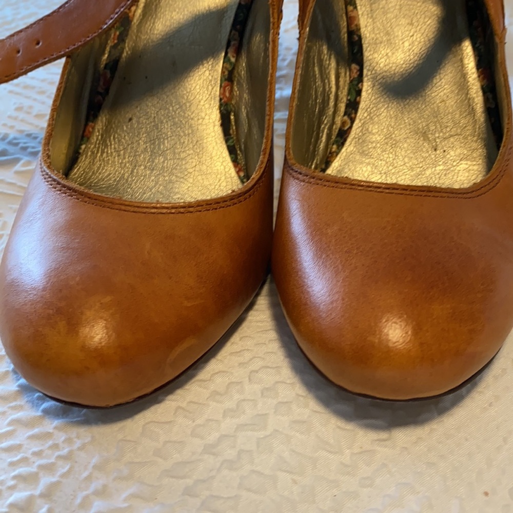 Gently worn Seychelles Mary Janes with dust bag. - Picture 6 of 7